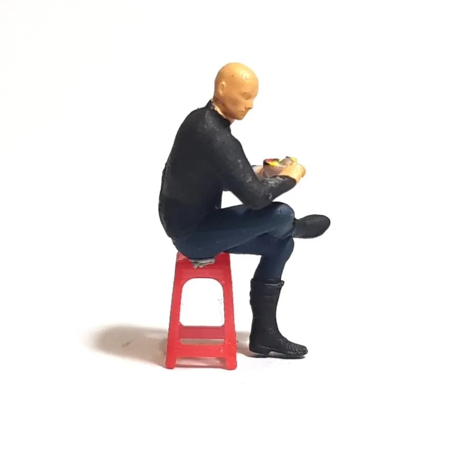 Figure Soni makan bakso skala 1/64 diorama miniature thumbnail 2