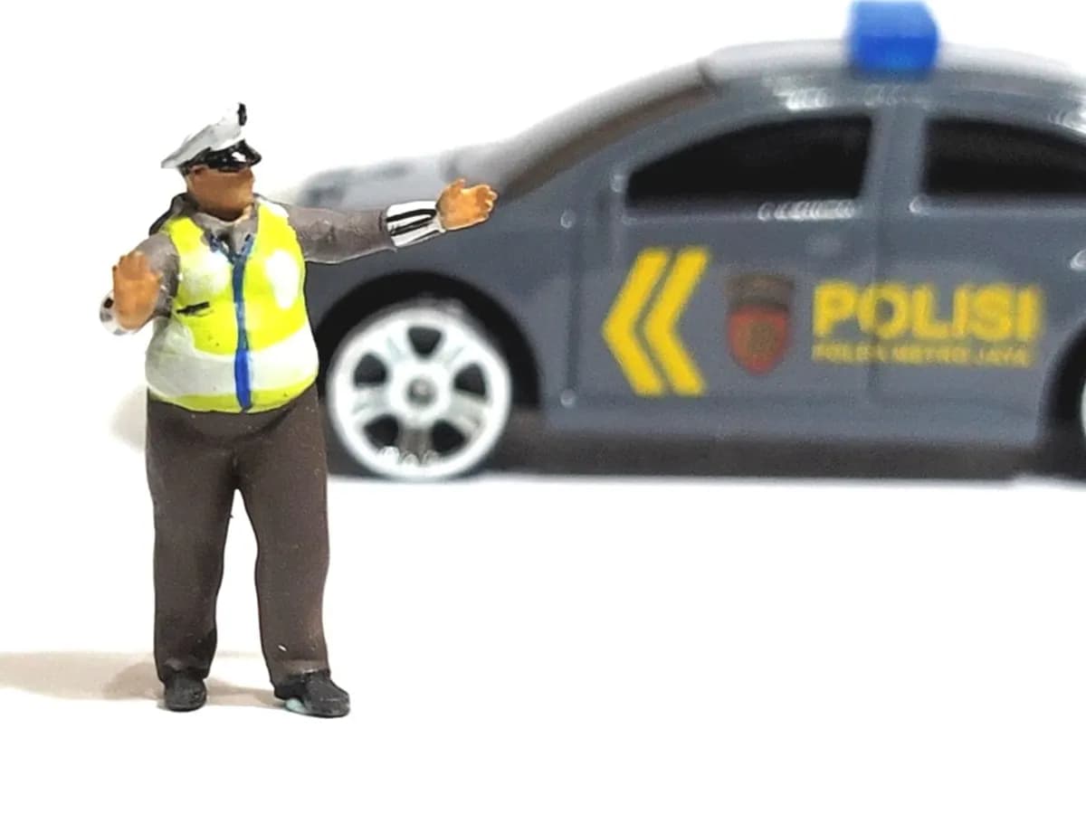 Miniture toy Figure Joko Santoso Polisi Polantas skala 1-64 thumbnail 2