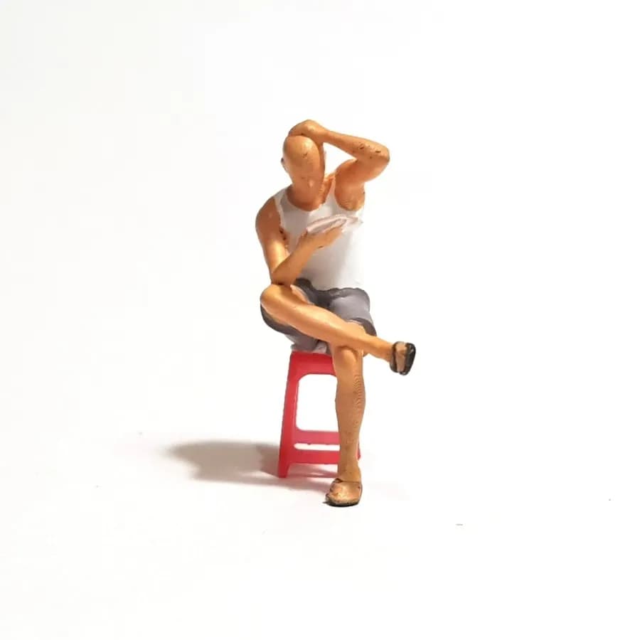 Figure Pon main kartu duduk skala 1/64 diorama miniature thumbnail 3