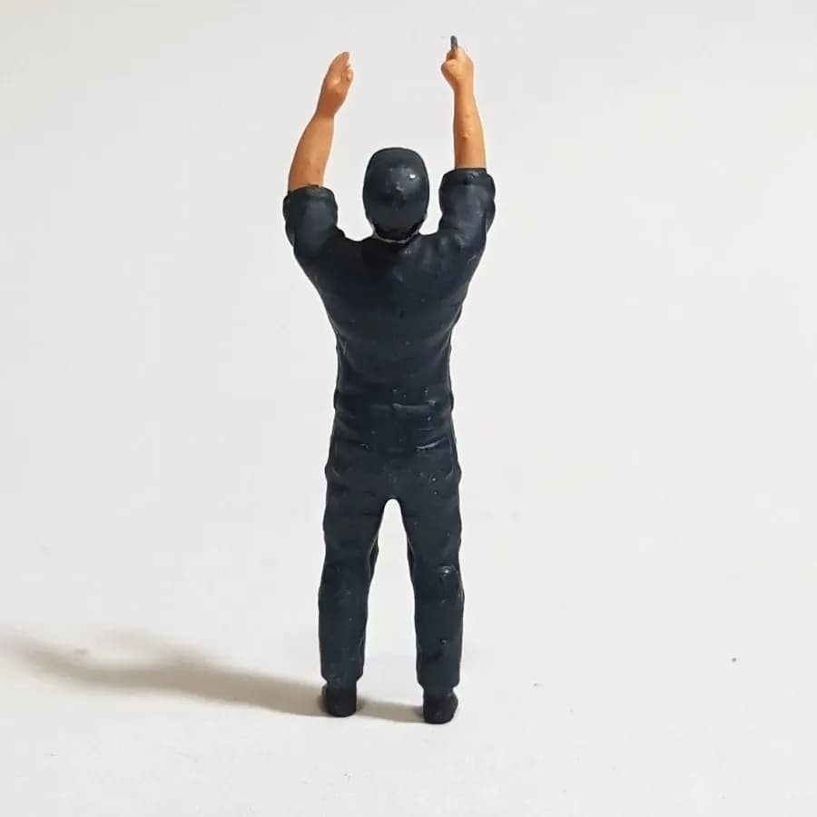 Miniature toy Figure Aceng mekanik bengkel skala 1-64 diorama thumbnail 3
