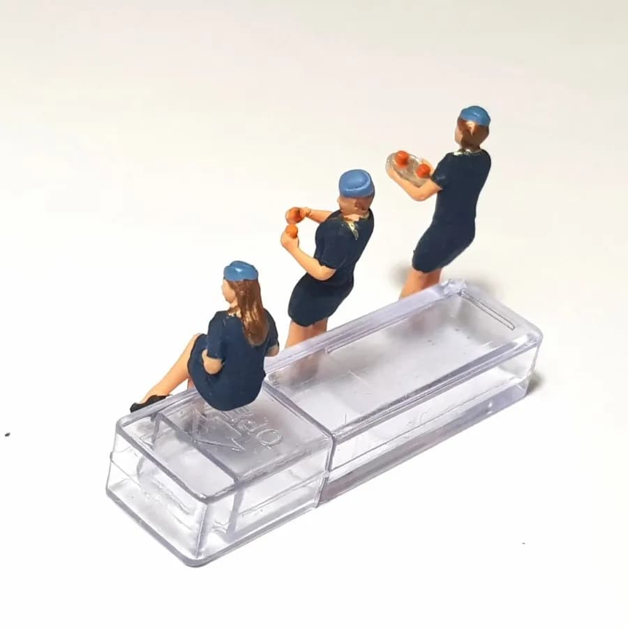 Figure flight attendant pramugari skala 1/64 diorama miniature thumbnail 4