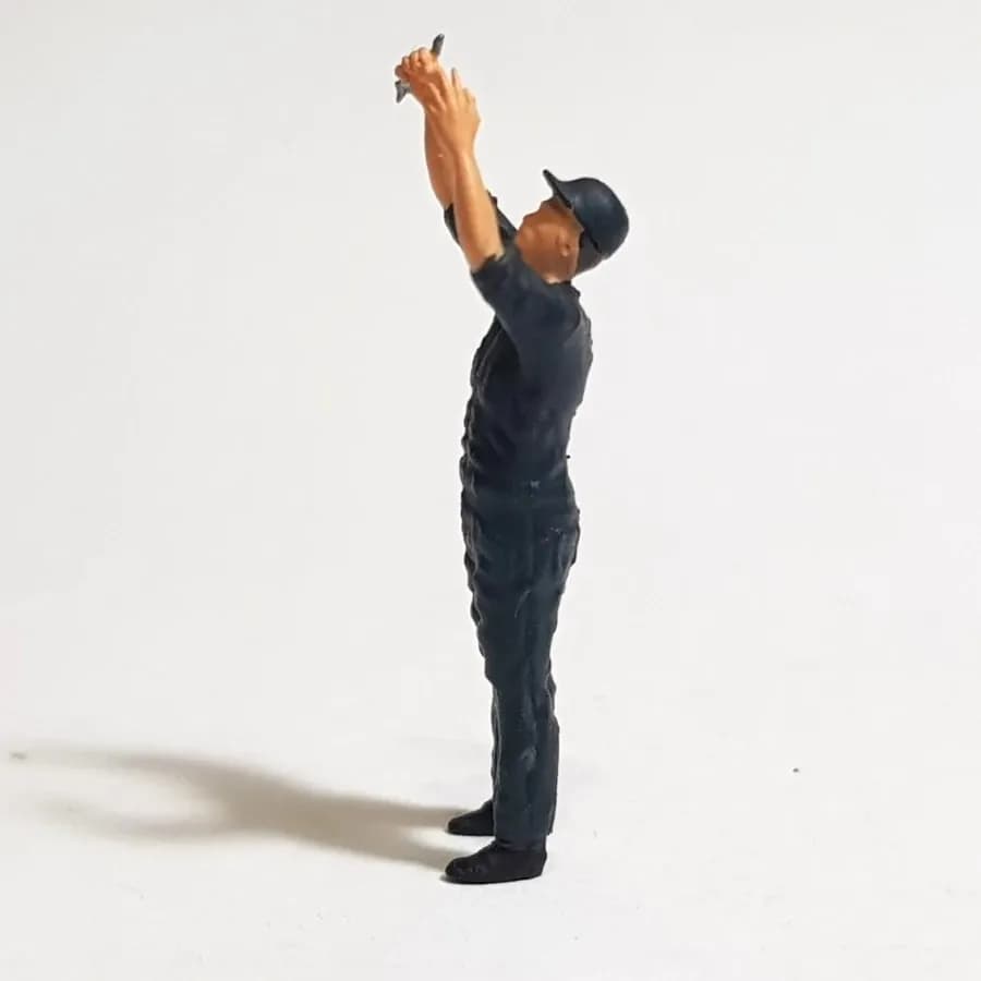 Miniature toy Figure Aceng mekanik bengkel skala 1-64 diorama thumbnail 4