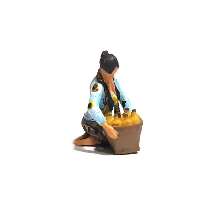 Miniature toy figure Mbok Jamu duduk skala 1/64 diorama diecast thumbnail 2