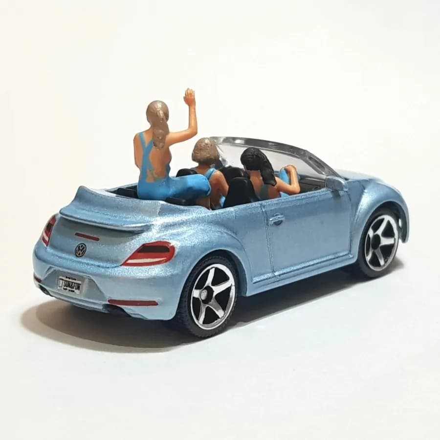 Figure Mindy, Lexi dan Jessica "girls day out" skala 1/64 miniature toy thumbnail 2