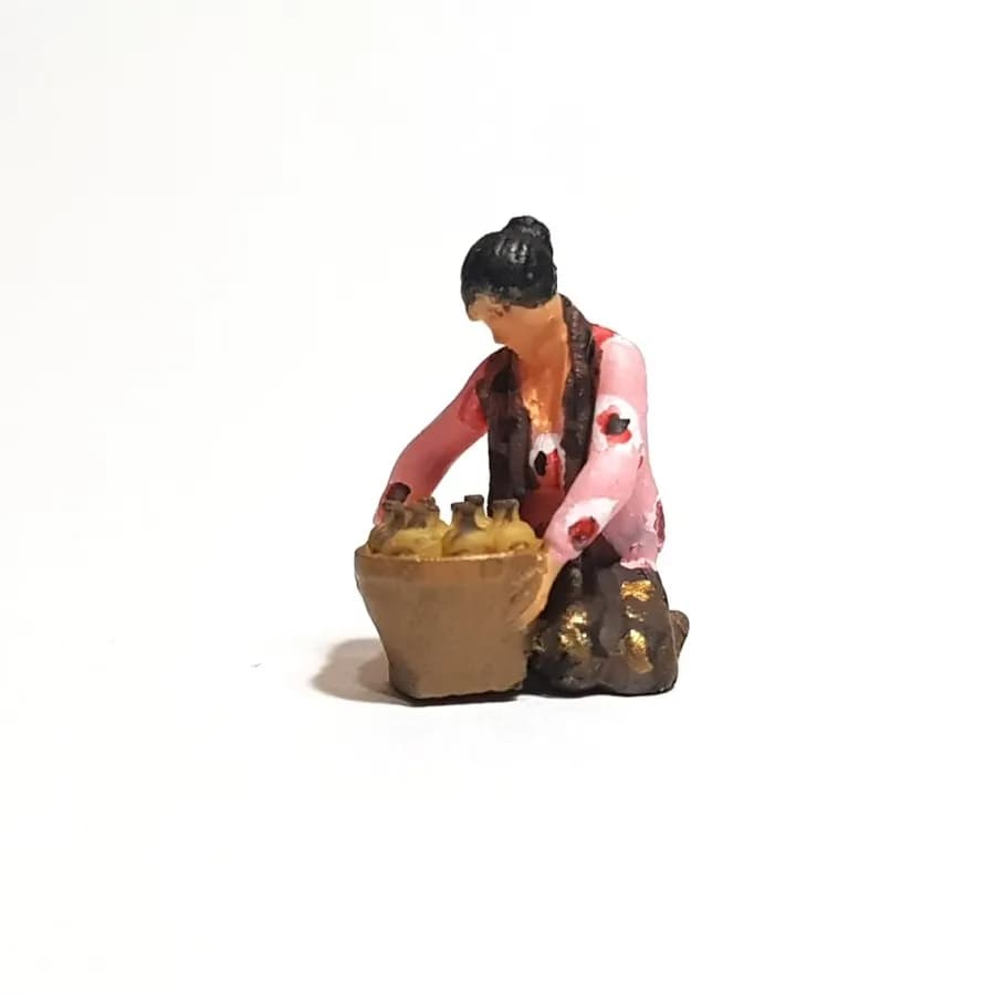 Miniature toy figure Mbok Jamu duduk skala 1/64 diorama diecast thumbnail 4