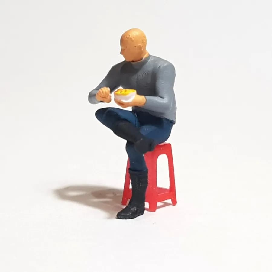 Figure Soni makan bakso skala 1/64 diorama miniature thumbnail 5