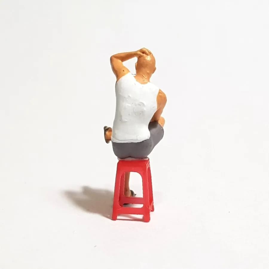 Figure Pon main kartu duduk skala 1/64 diorama miniature thumbnail 5