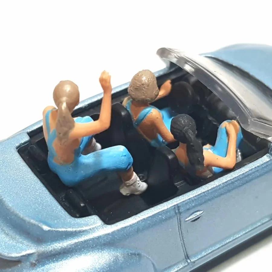 Figure Mindy, Lexi dan Jessica "girls day out" skala 1/64 miniature toy thumbnail 5