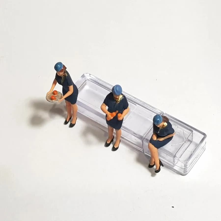 Figure flight attendant pramugari skala 1/64 diorama miniature thumbnail 3