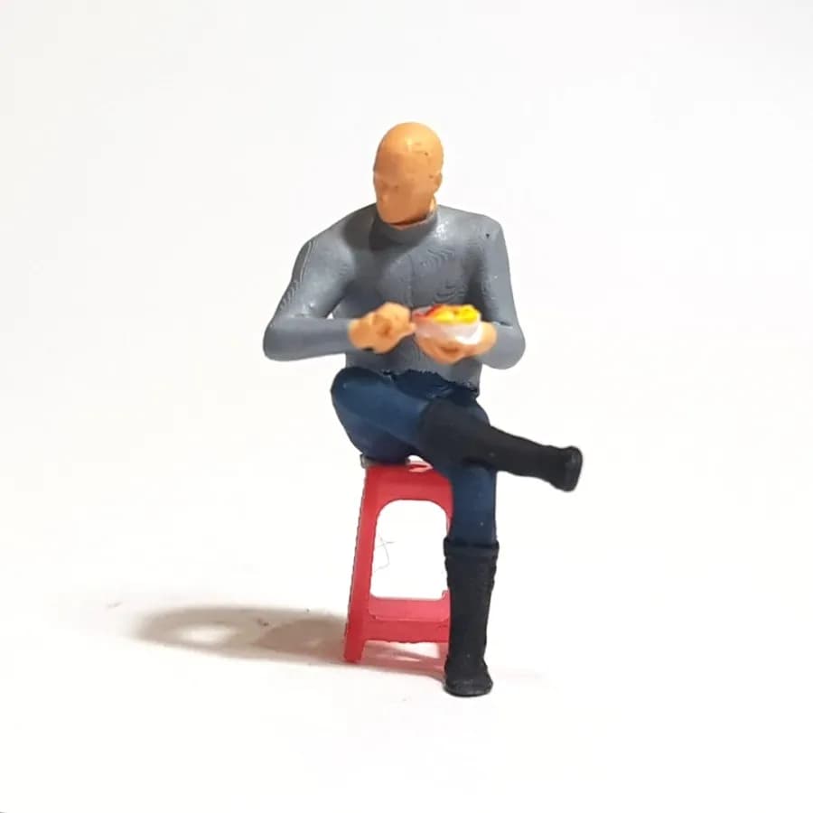 Figure Soni makan bakso skala 1/64 diorama miniature thumbnail 6