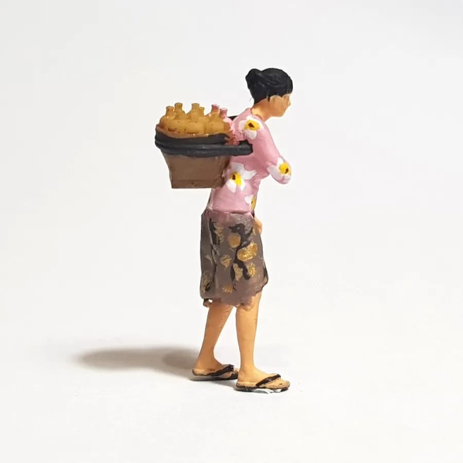 Miniature toy figure Mbok Jamu jalan skala 1-64 diorama thumbnail 4