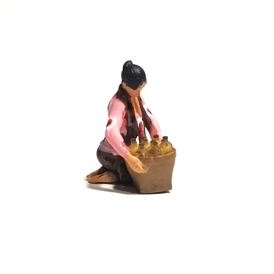 Miniature toy figure Mbok Jamu duduk skala 1/64 diorama diecast thumbnail 5