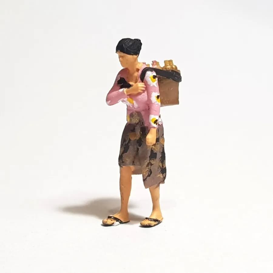 Miniature toy figure Mbok Jamu jalan skala 1-64 diorama thumbnail 3