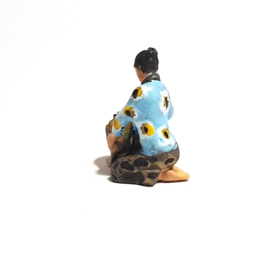 Miniature toy figure Mbok Jamu duduk skala 1/64 diorama diecast thumbnail 6