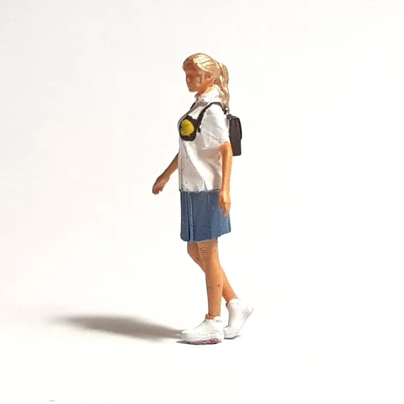 Figure Ratna SMA skala 1/64 diorama miniature thumbnail 4