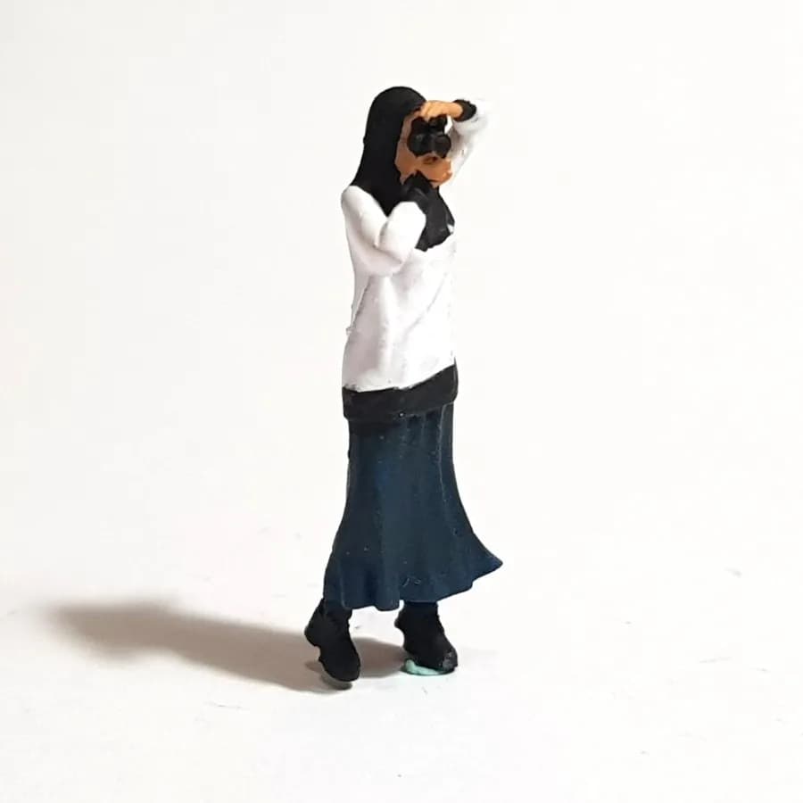 Miniaature toy Figure Zainab kamera berdiri skala 1/64 diorama diecast thumbnail 4