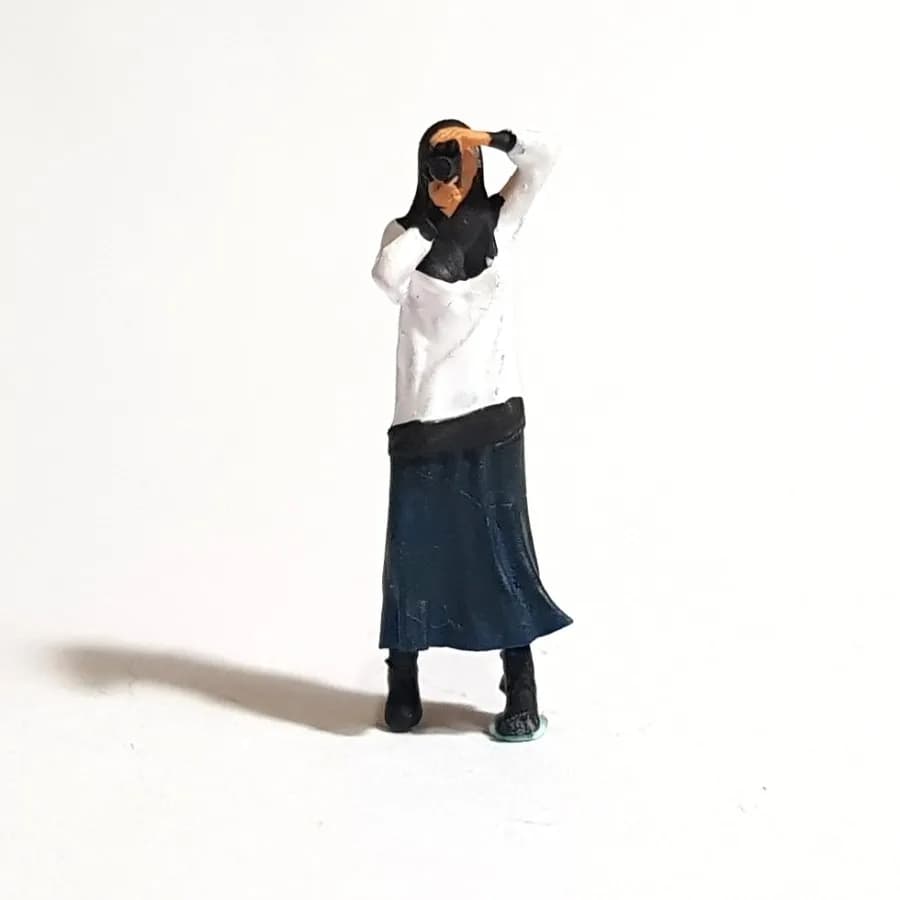Miniaature toy Figure Zainab kamera berdiri skala 1/64 diorama diecast thumbnail 3