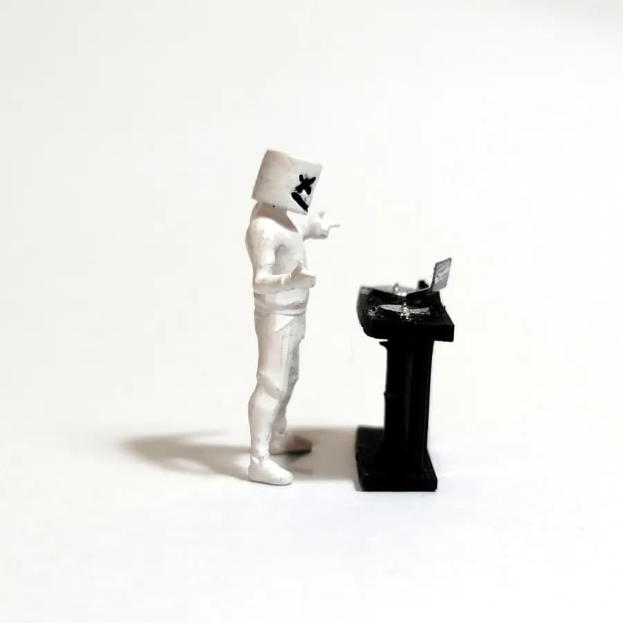 Figure DJ Marshmello dan meja skala 1/64 diorama miniature thumbnail 4