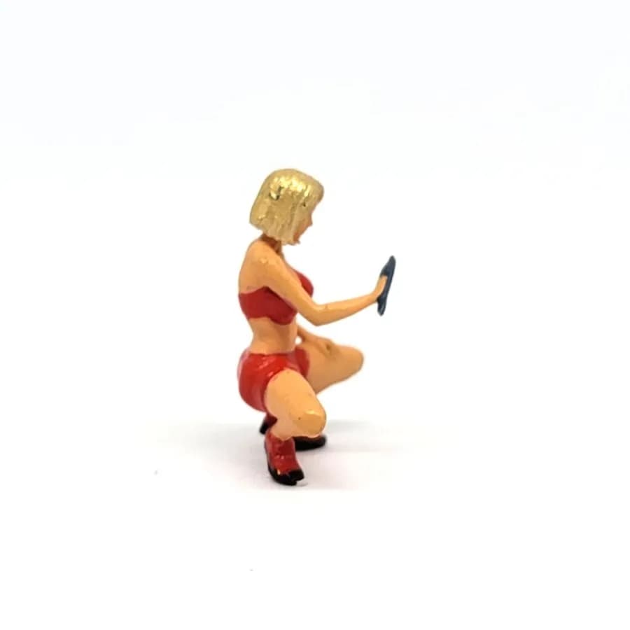 Figure Tabitha carwash girl skala 1/64 diorama miniature thumbnail 2