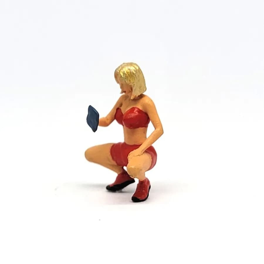 Figure Tabitha carwash girl skala 1/64 diorama miniature thumbnail 4