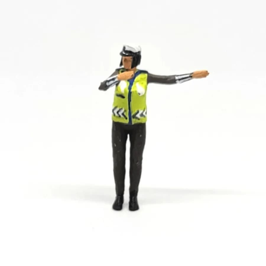Miniature Toys Figure Asti Susanti Polwan Polisi Polantas skala 1/64 diorama thumbnail 3