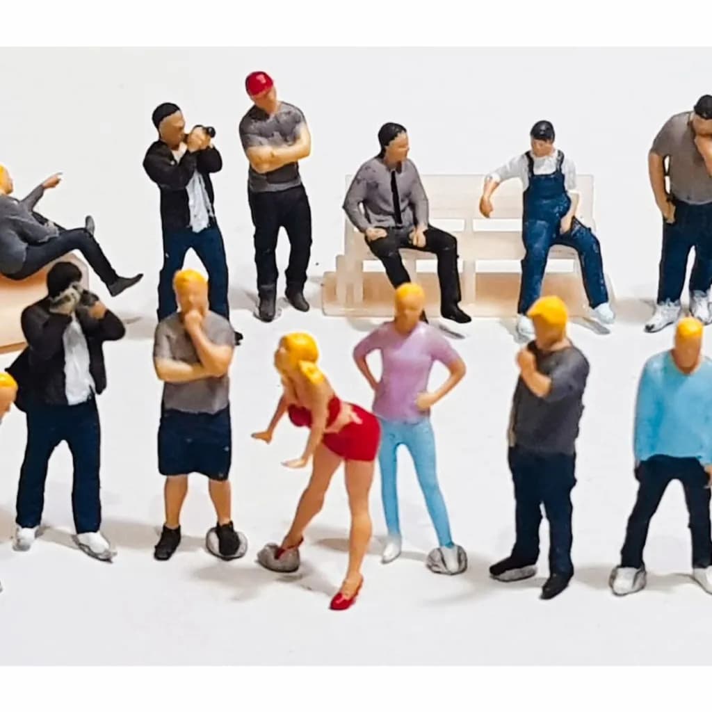 Random miniature toy figure skala 1-64 diorama thumbnail 2