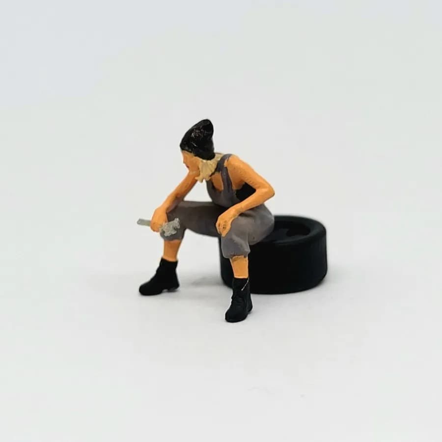 Miniature toy Figure Maya lady mechanic skala 1/64 diorama thumbnail 2