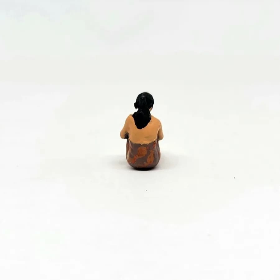 Miniature toy Figure Dasimah gadis desa selonjoran disungai skala 1-64 diorama diecast thumbnail 5