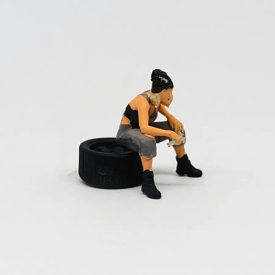 Miniature toy Figure Maya lady mechanic skala 1/64 diorama thumbnail 3