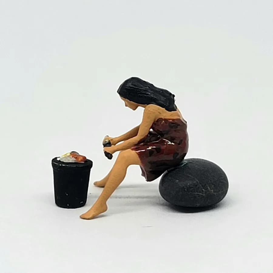 Miniature toy Figure Dasimah gadis desa cuci baju duduk skala 1/64 diorama diecast thumbnail 5