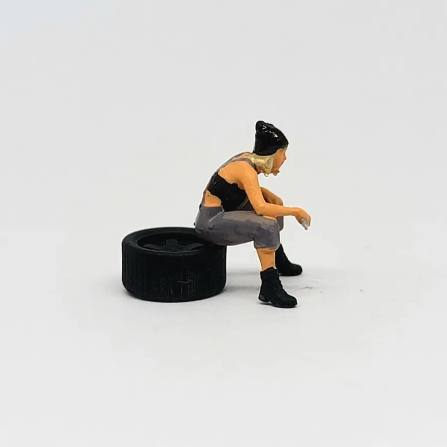 Miniature toy Figure Maya lady mechanic skala 1/64 diorama thumbnail 4