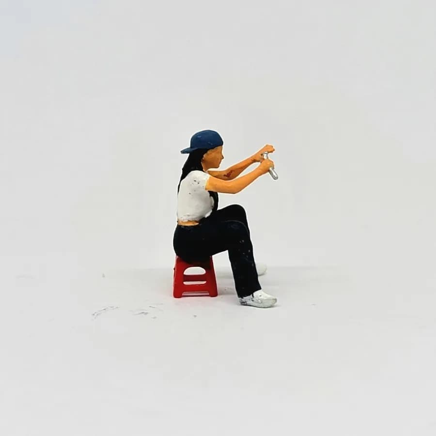 Miniature toy Figure Linda lady mechanic skala 1/64 diorama diecast thumbnail 3