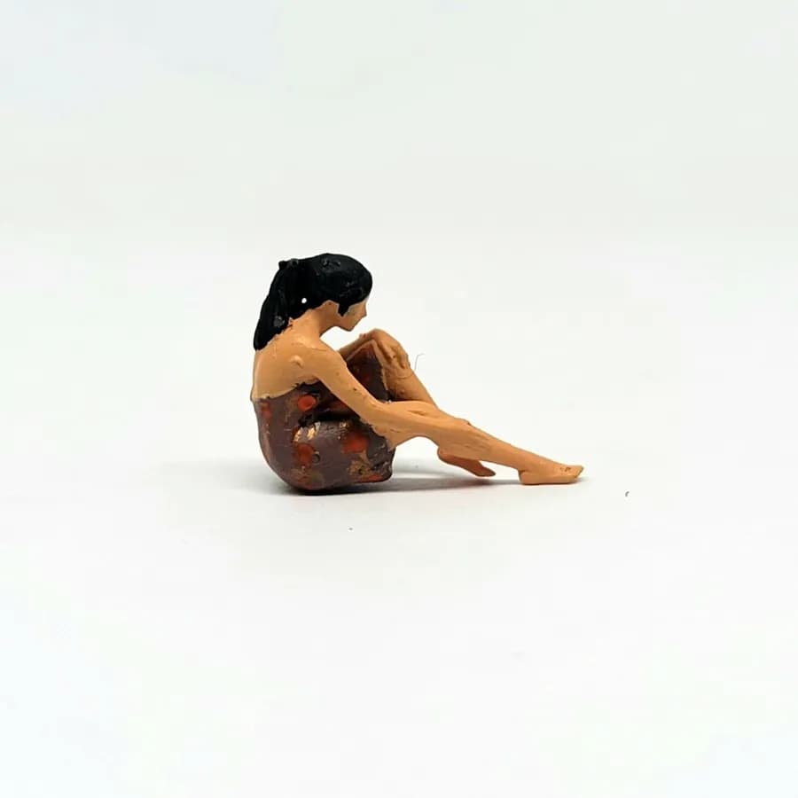 Miniature toy Figure Dasimah gadis desa selonjoran disungai skala 1-64 diorama diecast thumbnail 4