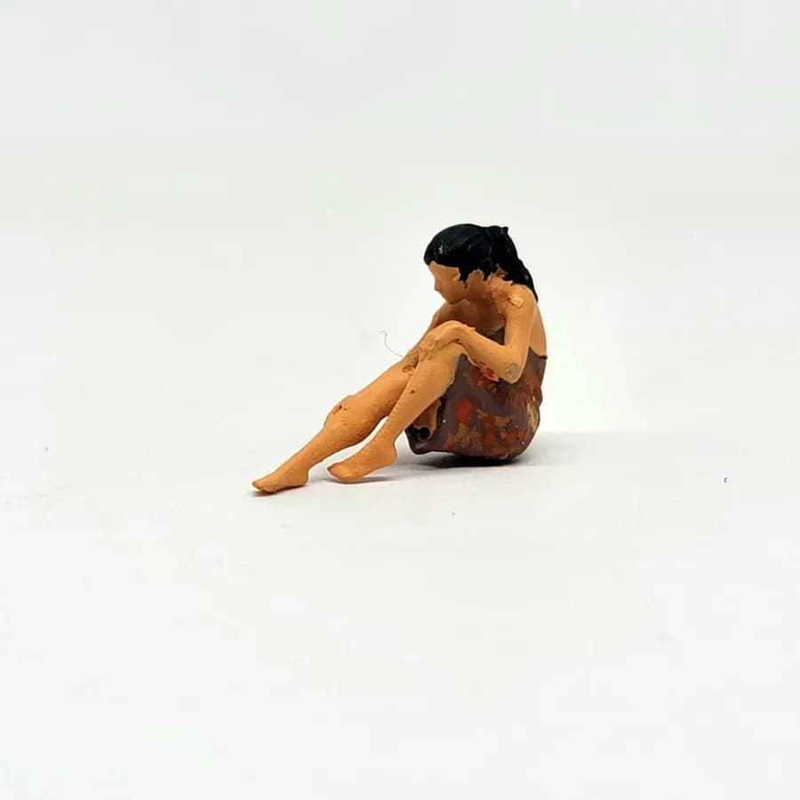 Miniature toy Figure Dasimah gadis desa selonjoran disungai skala 1-64 diorama diecast thumbnail 3