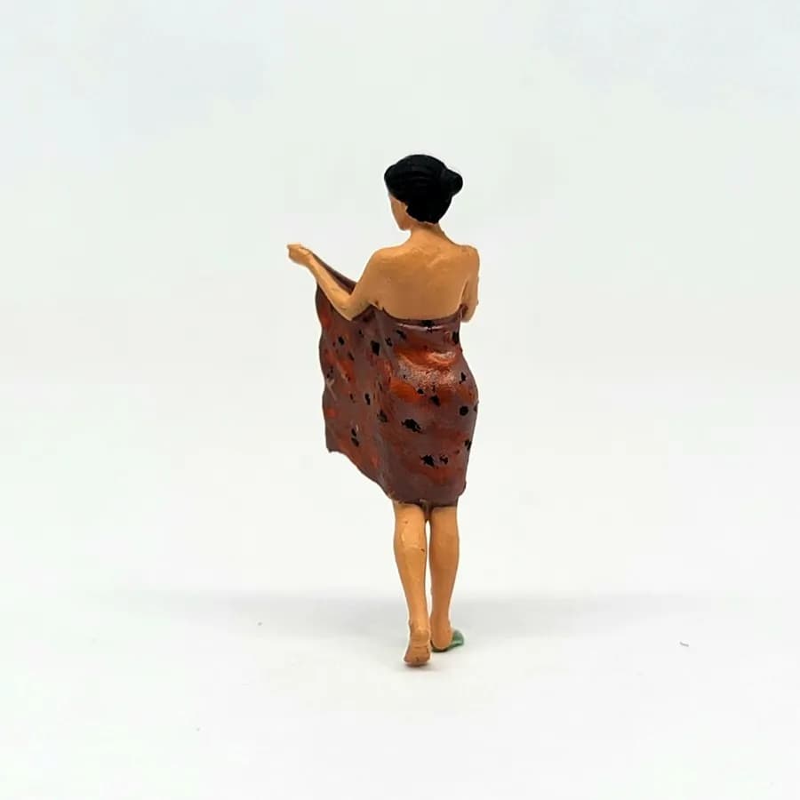 Miniature toy Figure Dasimah gadis desa pakai kemben skala 1-64 diorama diecast thumbnail 3