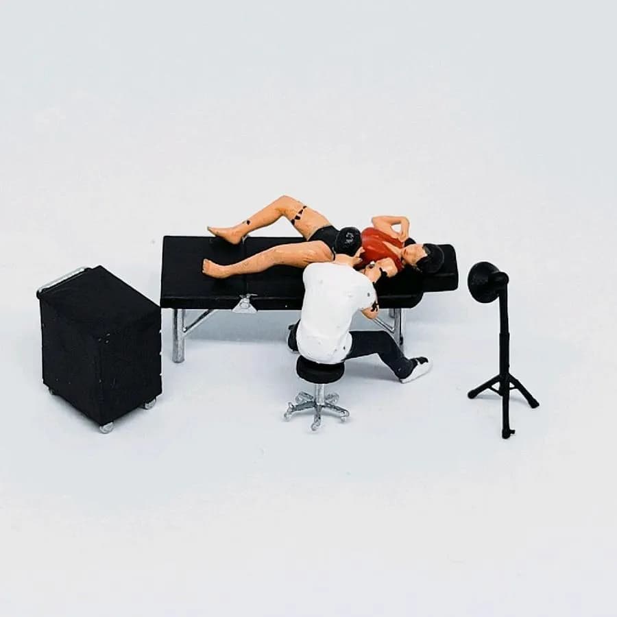 Miniature toy figure tattoo tato artist berbagai pose skala 164 diorama thumbnail 7