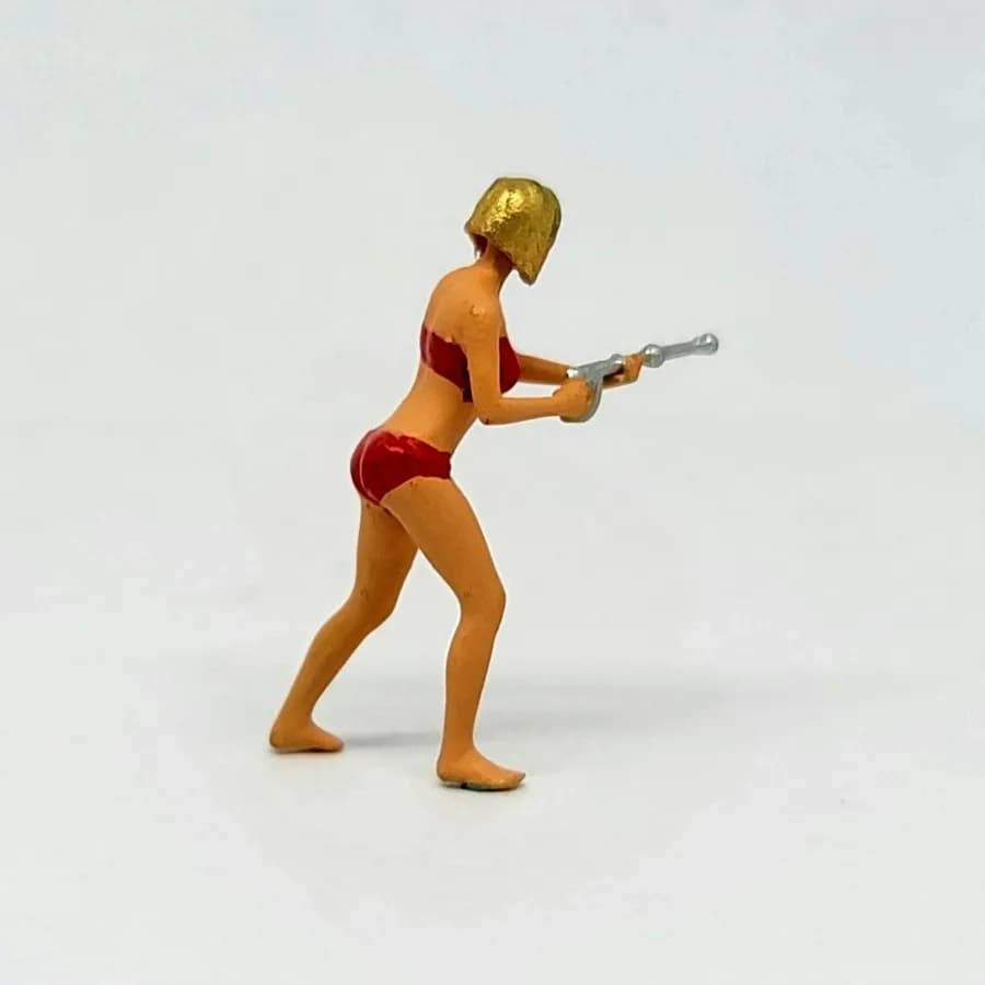 Miniature toy Figure Sky carwash girl skala 1/64 diorama thumbnail 4