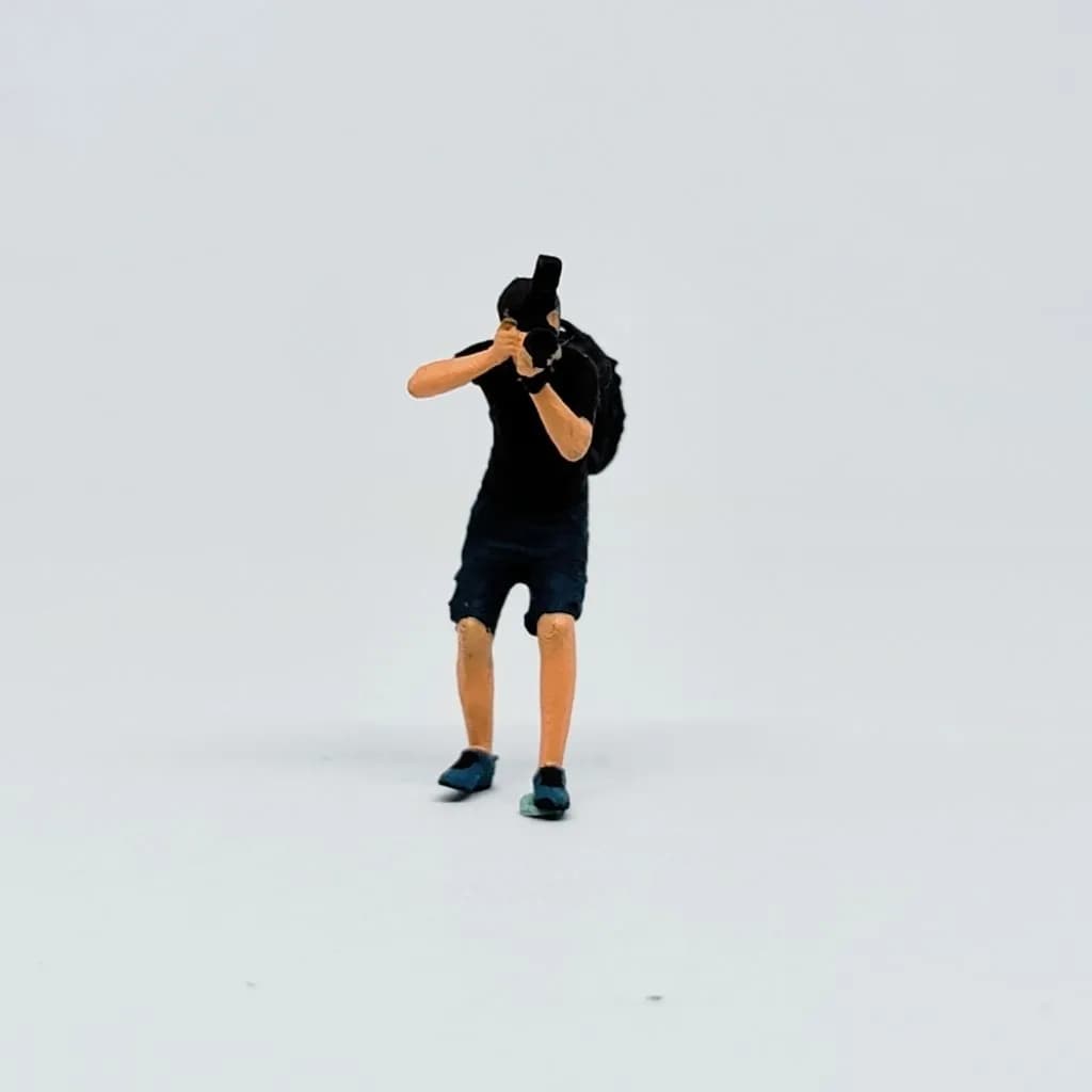 Miniature toy Figure Theo camera standing skala 1-64 diorama diecast thumbnail 6