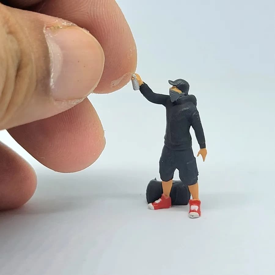Miniature toy Figure Kai grafiti mural street style skala 1-64 diorama diecast thumbnail 2