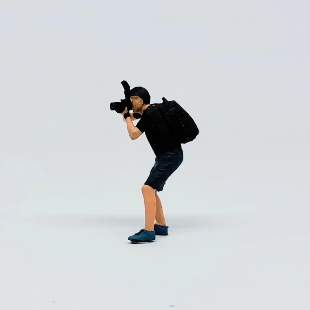 Miniature toy Figure Theo camera standing skala 1-64 diorama diecast thumbnail 7