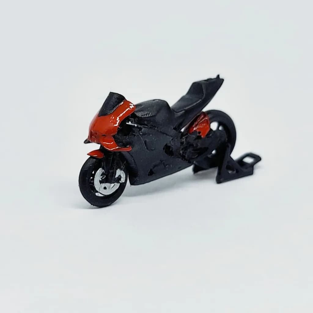 Motor Yamaha YZF-M1 with paddock stand skala 1-64 diorama miniature thumbnail 2