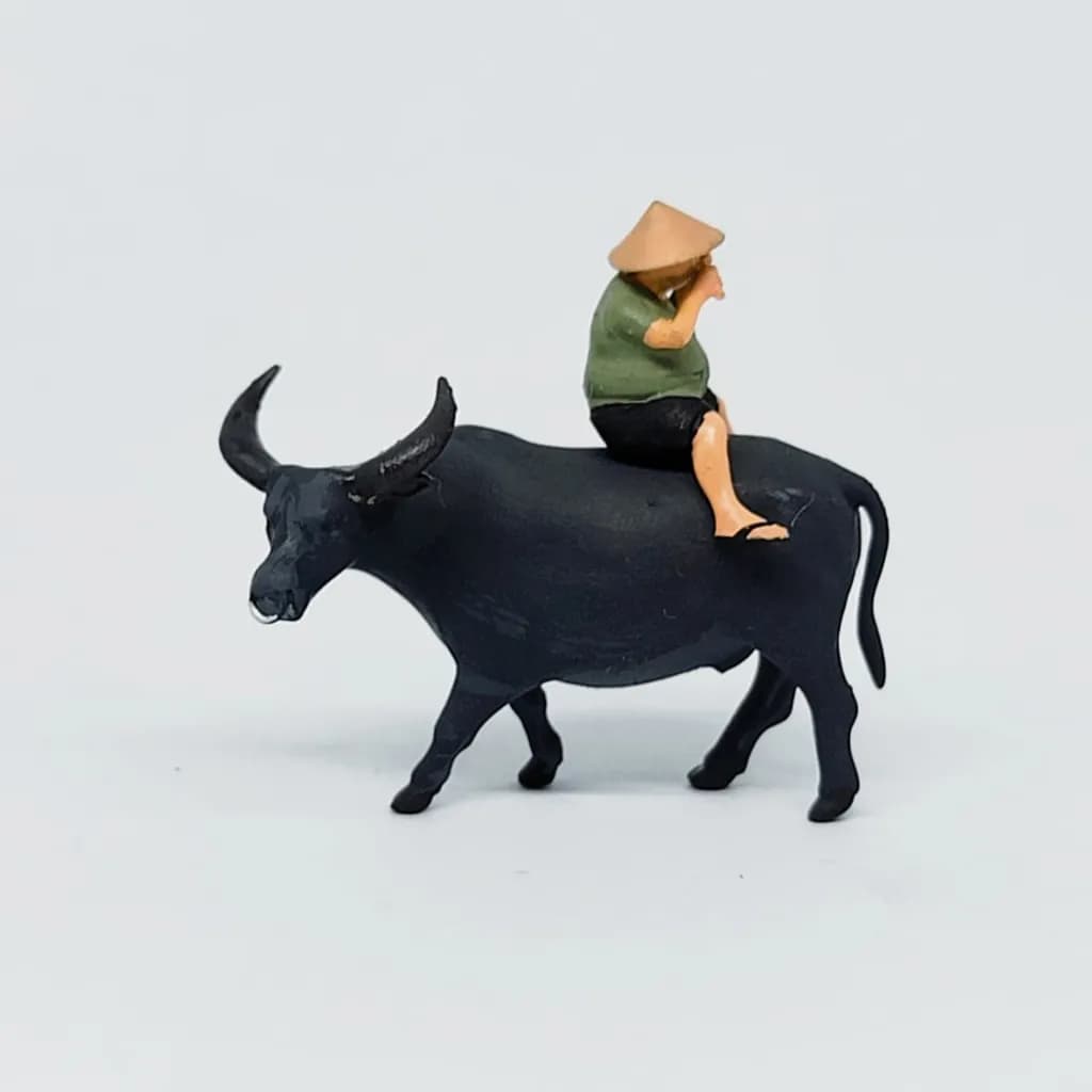 Miniature figure kerbau, anak gembala dan paman cangkul skala 1/64 diorama diecast thumbnail 6