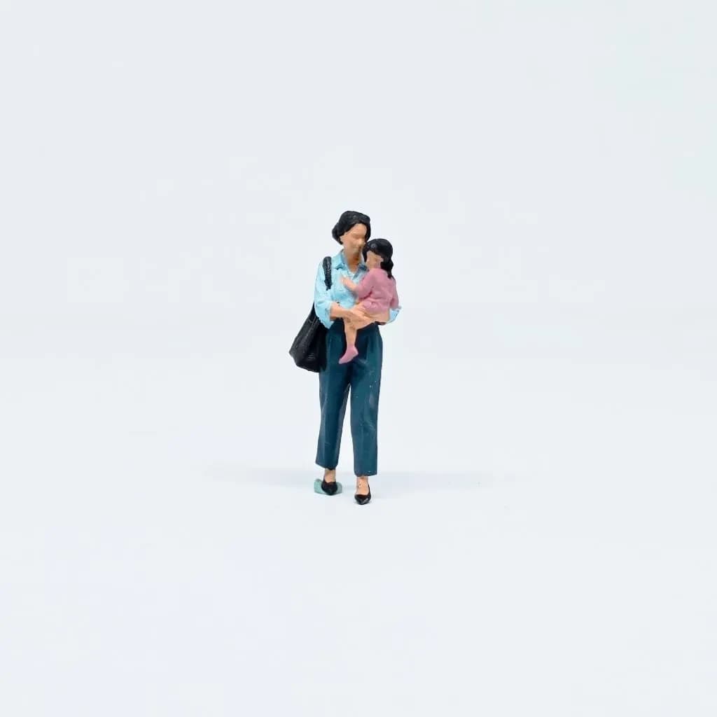 Miniature toy figure ibu modern gendong anak skala 1/64 diorama diecast thumbnail 3