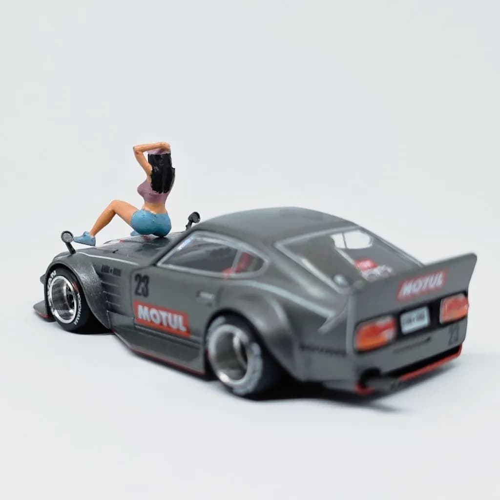 Miniature toy figure Mona photoshoot skala 1/64 diorama diecast thumbnail 3