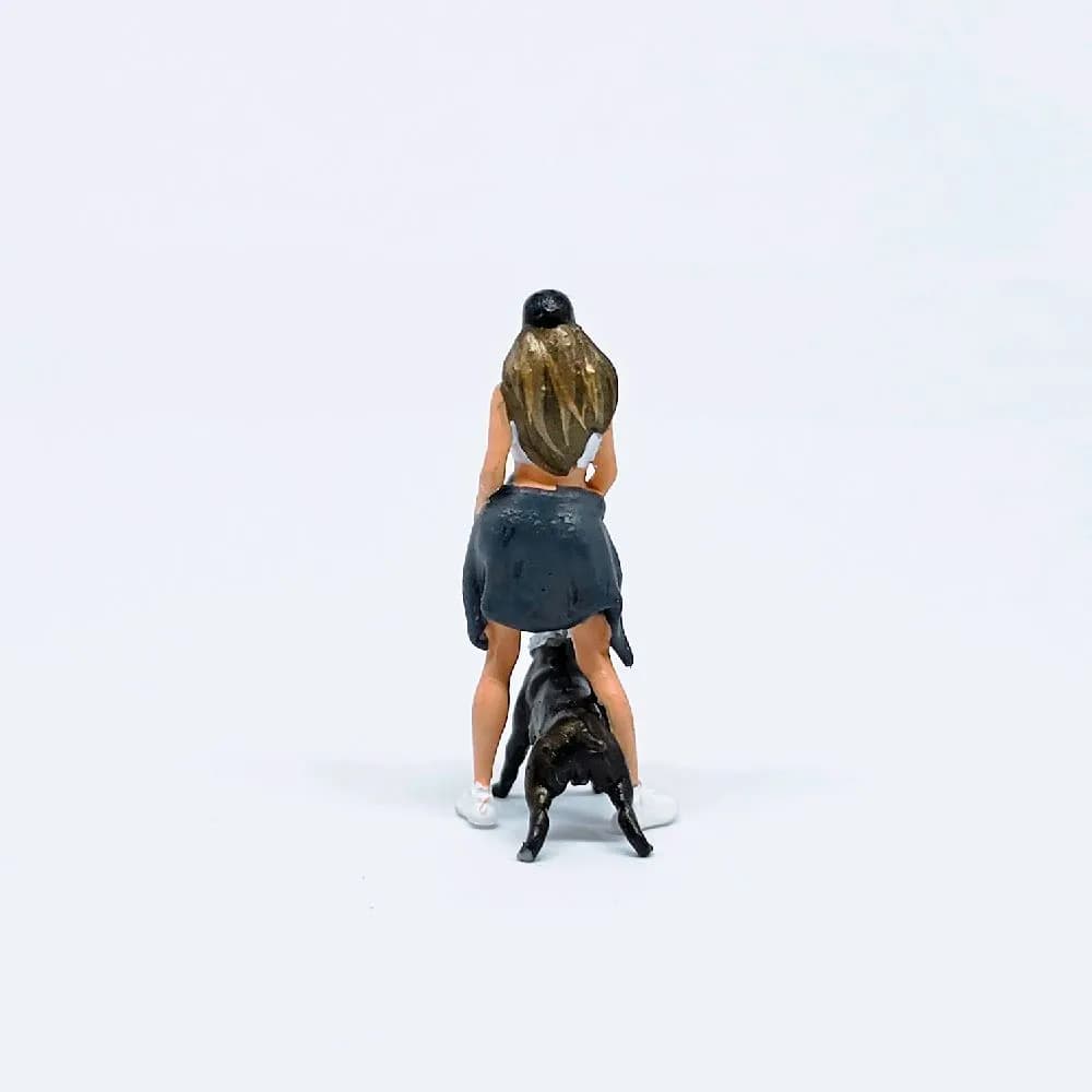 Miniature toy figure Ivana girl with her dog skala 1/64 diorama diecast thumbnail 3