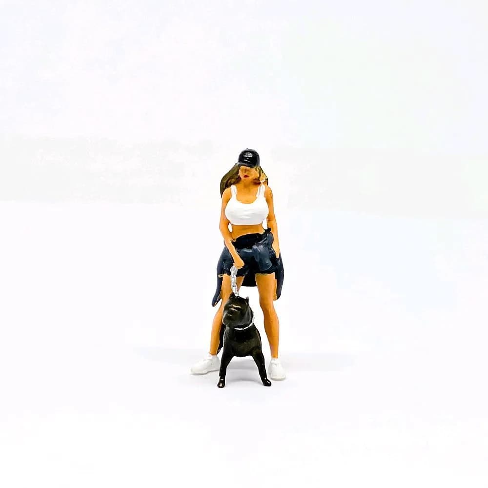 Miniature toy figure Ivana girl with her dog skala 1/64 diorama diecast thumbnail 4