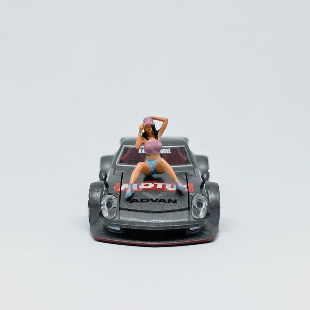 Miniature toy figure Mona photoshoot skala 1/64 diorama diecast thumbnail 4