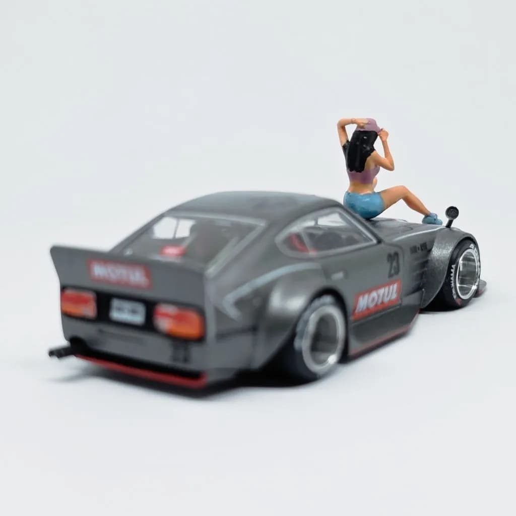 Miniature toy figure Mona photoshoot skala 1/64 diorama diecast thumbnail 5