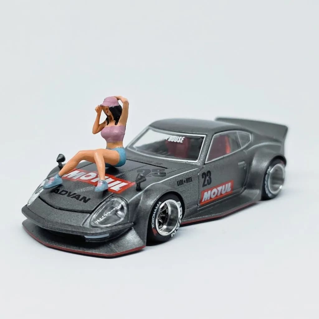 Miniature toy figure Mona photoshoot skala 1/64 diorama diecast thumbnail 7