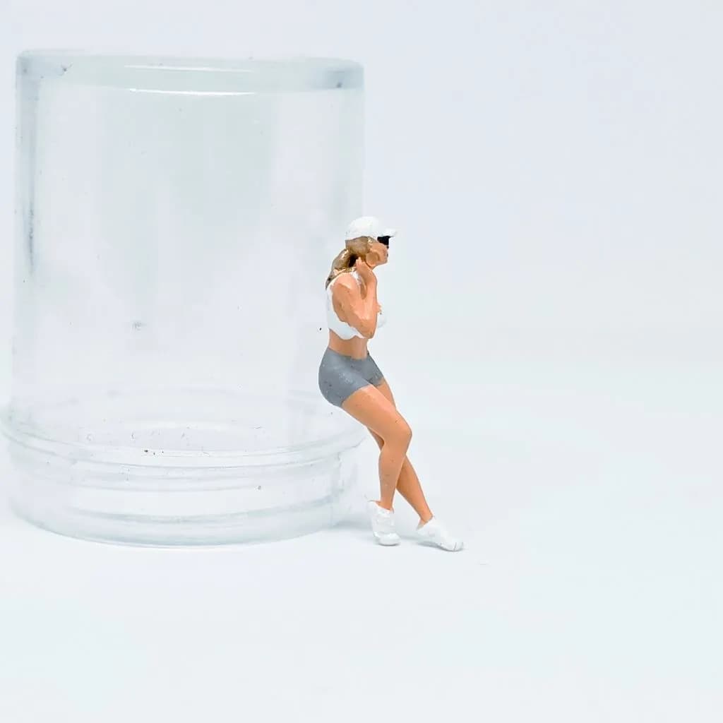 Miniature toy figure Indah skala 1/64 diorama thumbnail 4